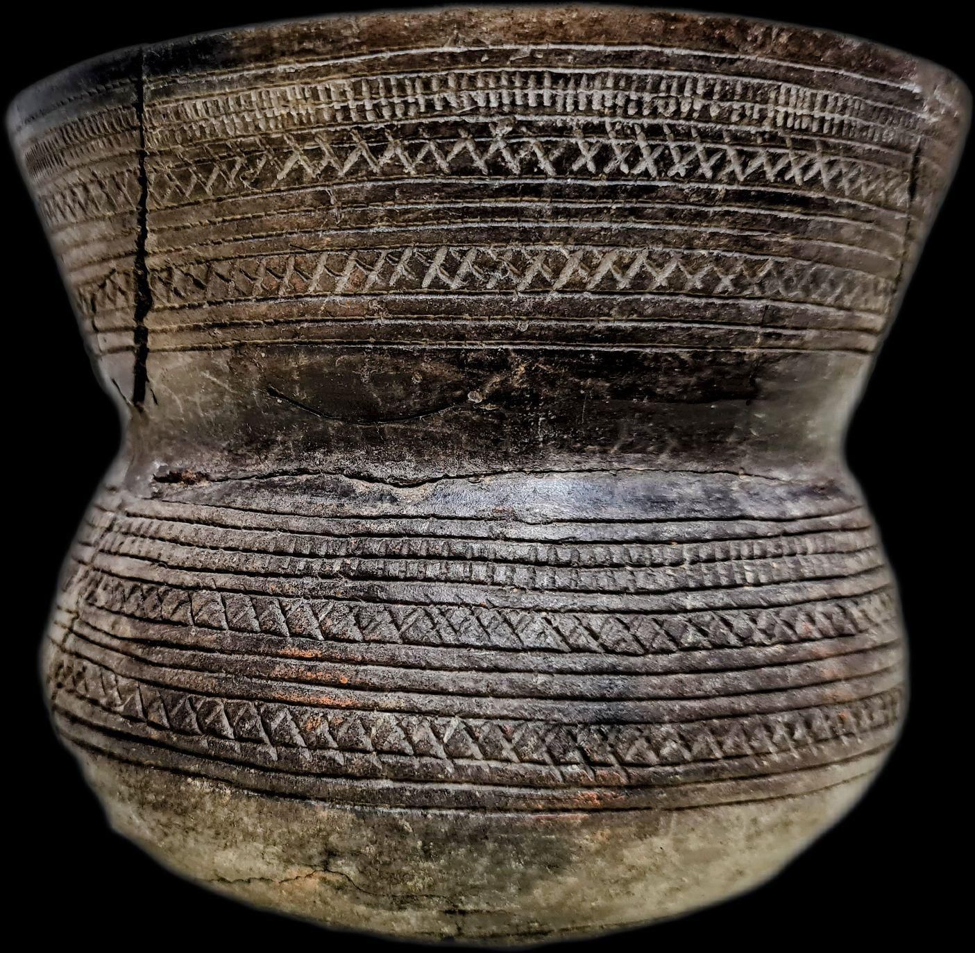 Vaso campaniforme. Necrópolis de Valle de las Higueras, Huecas, Toledo. Equipo de excavación.