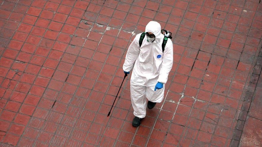 Tranajos de desinfección en la ciudad de València.