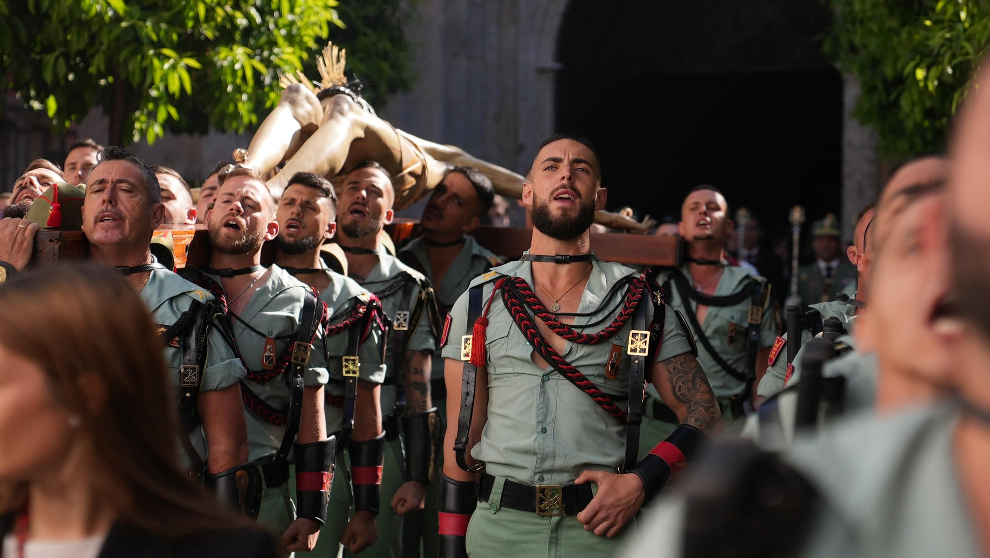 El vía crucis de La Caridad, en imágenes