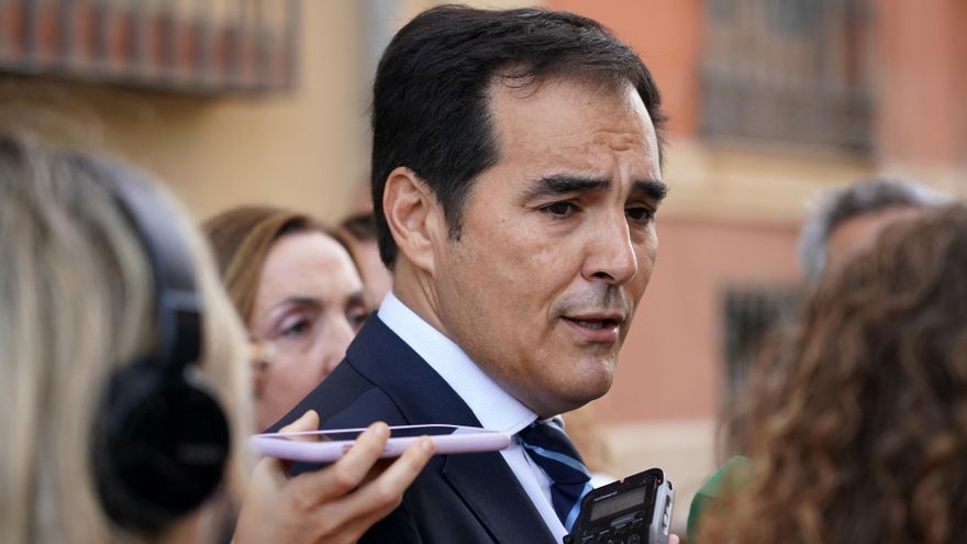 El consejero de Justicia, Administración Local y Función Pública, José Antonio Nieto en declaración a la prensa antes de la reunión de la Junta de Fiscales delegados Antidroga de toda España, a 26 de junio del 2023 en Málaga (Foto de archivo).