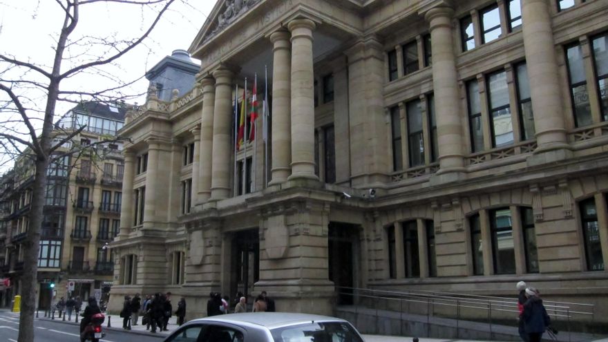 Condenado a seis años de prisión un hombre por agredir sexualmente a una mujer que le denunció un año después