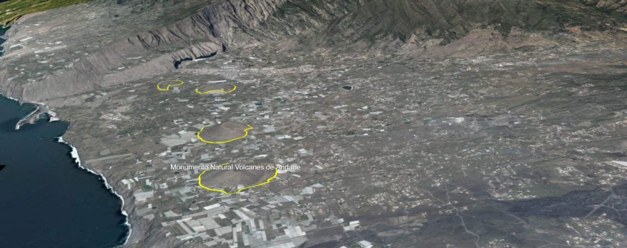 El Monumento Natural comprende 100,4 hectáreas y concentra un conjunto de cuatro volcanes, dos de ellos pertenecientes al municipio de Los Llanos de Aridane (Montaña Argual y Montaña Triana) y los otros dos a Tazacorte (Montaña La Laguna y Montaña Todoque).