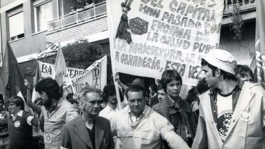 Manifestación antinuclear en San Vicente de la Barquera en enero de 1979. |