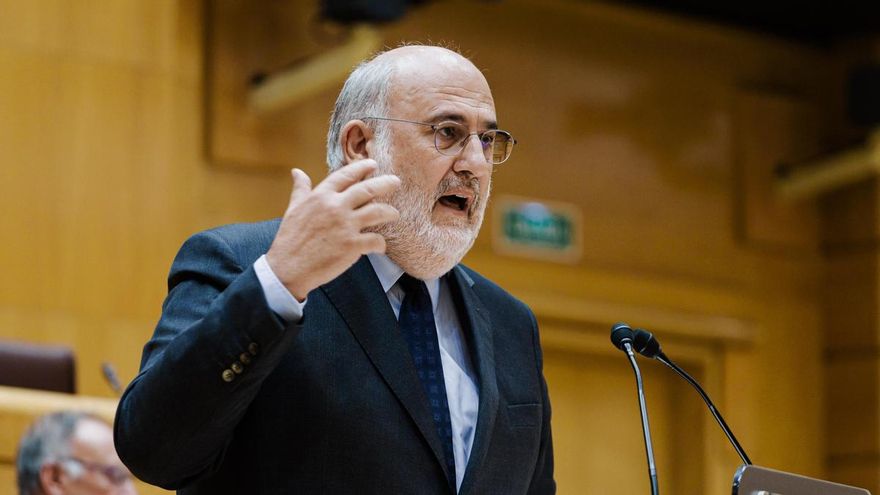 Archivo - El senador de Junts, Eduard Pujol, interviene durante una sesión plenaria, en el Senado, a 22 de octubre de 2025, en Madrid (España).