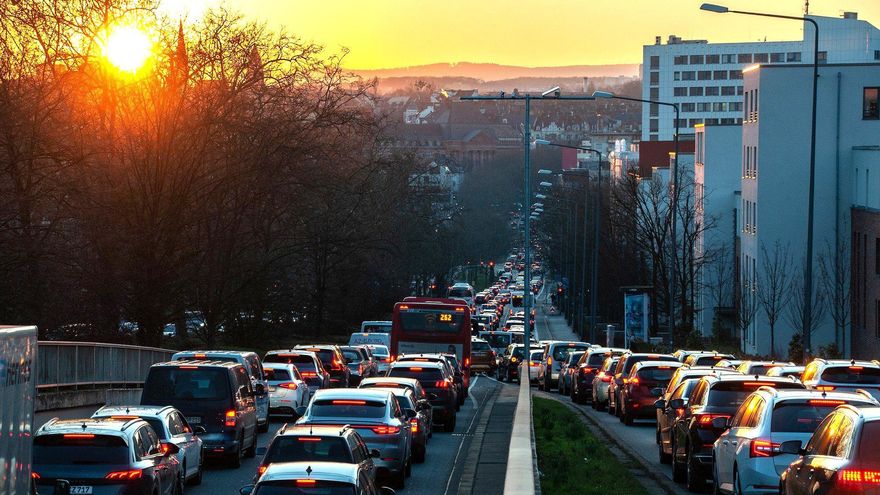 La ingeniosa táctica de los cojines berlineses para controlar el tráfico que puede originar accidentes fatales