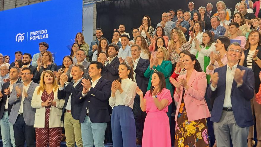 Los candidatos a alcaldes y alcaldesas del PP en los 45 municipios de la Región de Murcia en el Pabellón Príncipe de Asturias | E. R.