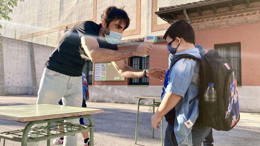 Madrid establece la presencialidad en todas las etapas educativas tras la Navidad