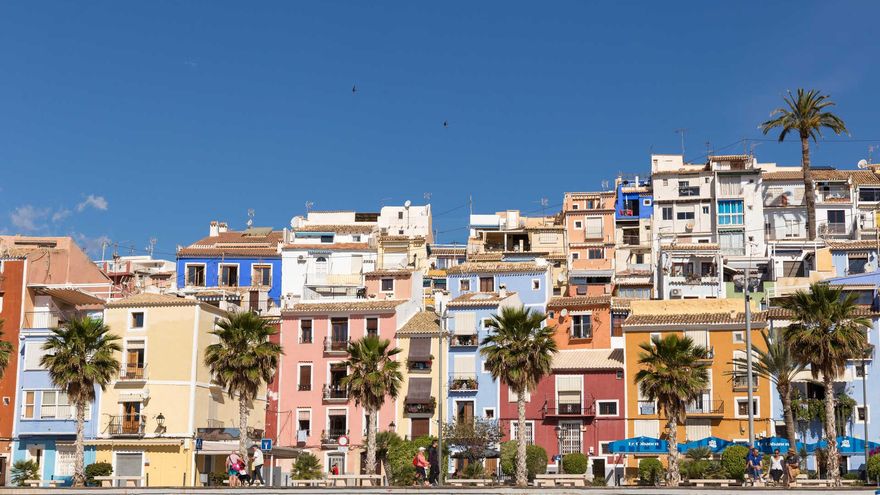 El pueblo marinero alicantino que conserva restos de su muralla medieval y una tradición arquitectónica única