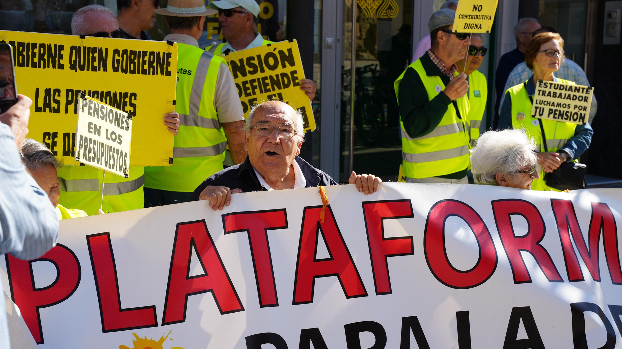 La Plataforma Ciudadana de Córdoba por las Pensiones se concentra frente al Ayuntamiento