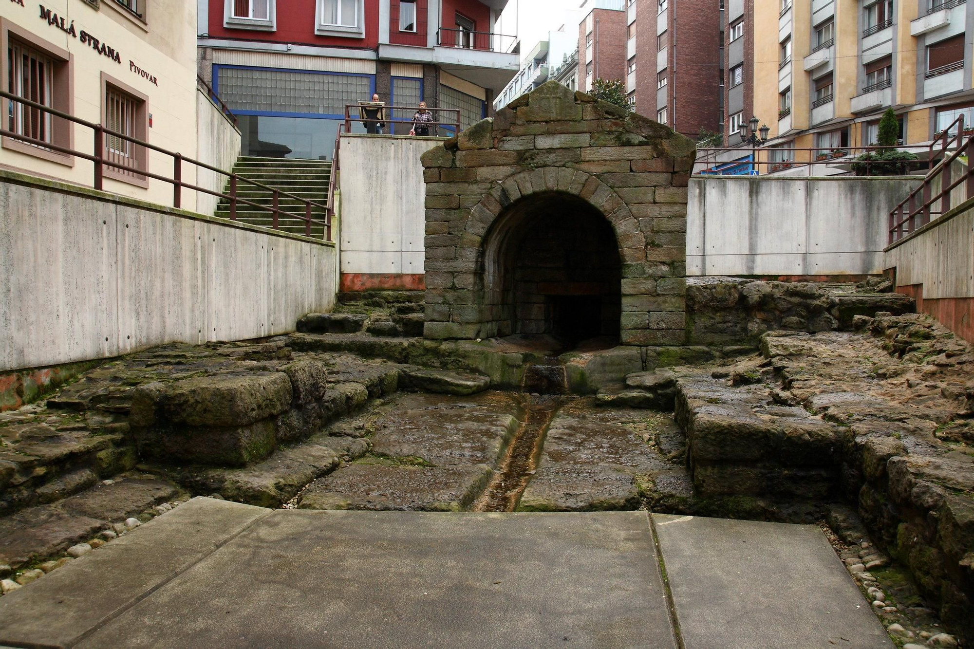 Fuente de Foncalada, en el centro de Oviedo.