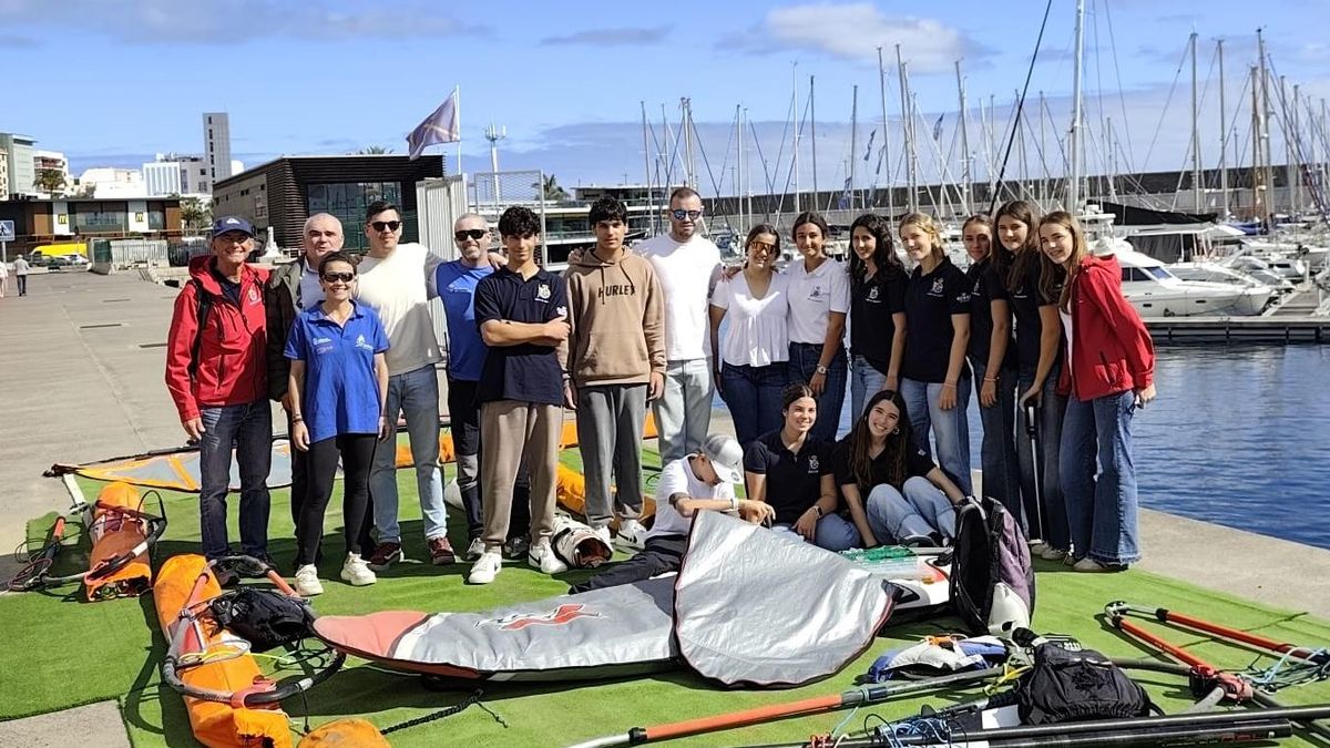 El Club Náutico de Santa Cruz de La Palma colabora con los regatistas de la clase Techno