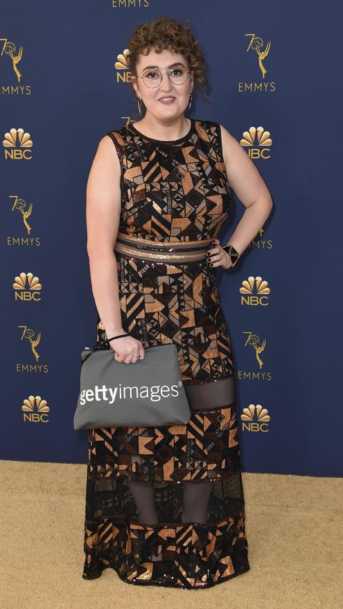 Emily Heller, y el bolso con el que 'troleó' a los fotógrafos en los Emmy