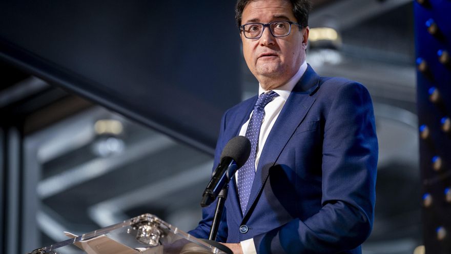 El ministro para la Transformación Digital y de la Función Pública, Óscar López, presentan la Estrategia de Tecnologías Cuánticas de España en el Foro Global de Tecnología de la OCDE, en el Espacio Fundación Telefónica.