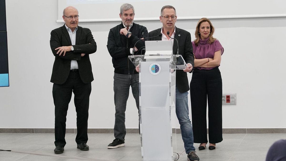 Rafael Rebolo, Fernando Clavijo, Álex Oscoz y Rosa Dávila  en la rueda de prensa de presentación de las primeras imágenes de ALISIO-1. Crédito: Inés Bonet (IAC)