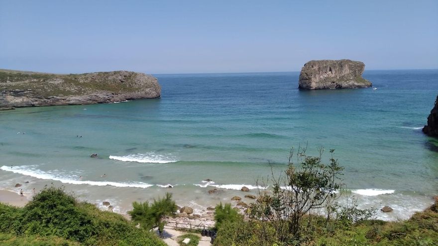 Playa de Ballota, en el municipio asturiano de Llanes
