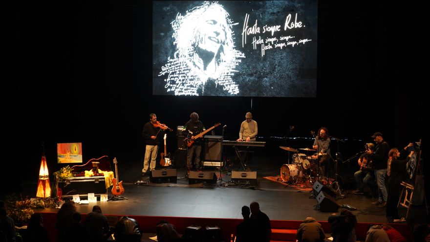 'La vereda de la puerta de atrás', número 2 en España tras la muerte de Robe Iniesta