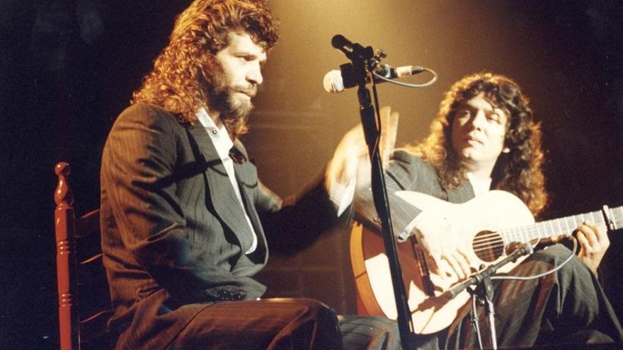 Camarón de la Isla en su última actuación en público, que tuvo lugar en El Johnny en 1992. Le acompaña el legendario guitarrista Tomatito.