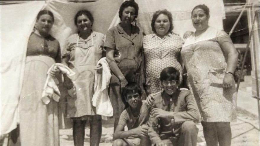 Trabajadores hacinados en sótanos y jornadas sin descanso: la historia silenciada del 'boom' turístico en Balears