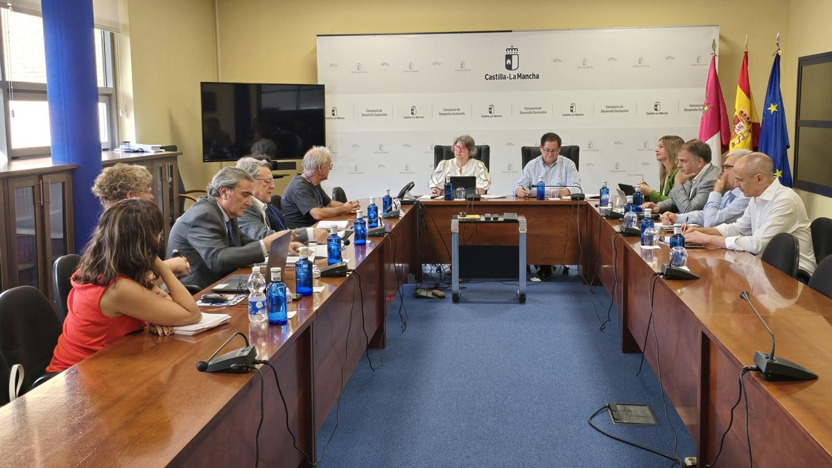 Reunión del Gobierno de Castilla-La Mancha con las plataformas sociales y vecinales contra el biometano