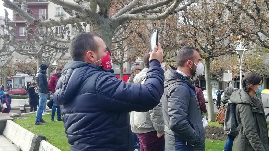 Hosteleros de León se manifiestan por el cierre del sector por la pandemia de Covid en una movilización anterior. / Carlos J. Domínguez