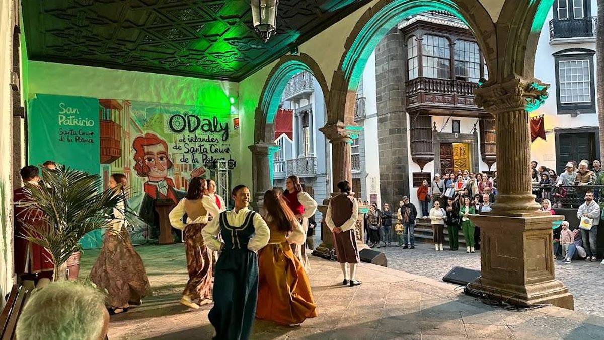 Representación El Legado con personajes de Anselmo Pérez de Brito y Dionisio O'Daly.