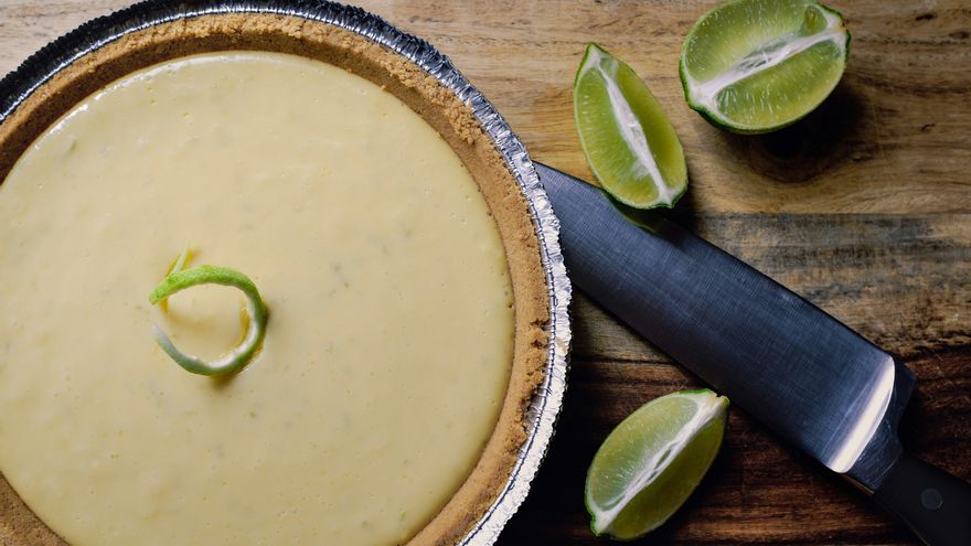 Una receta facilísima de tarta de lima: se hace sin horno y tiene un sabor sorprendente