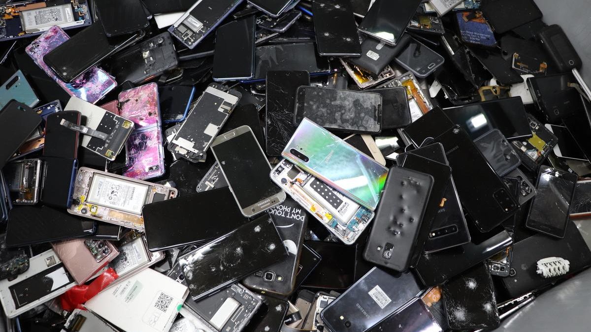 Móviles para su reciclaje.