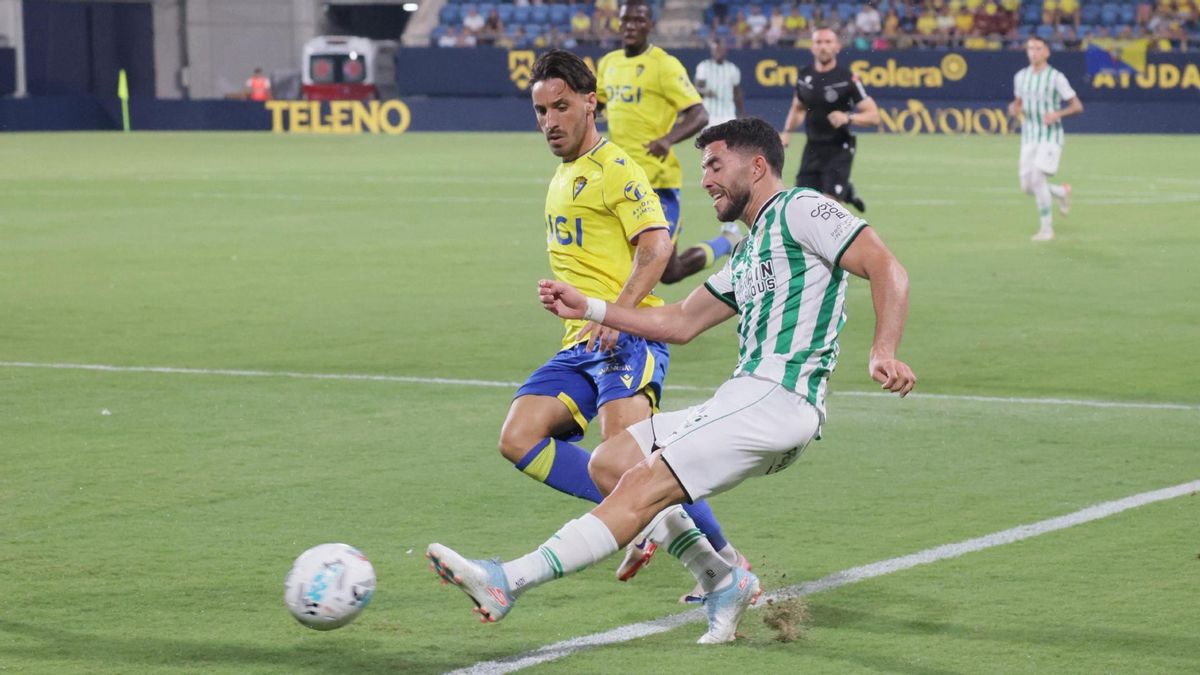Asaltar el cielo con lo puesto: el Córdoba CF reta a un Cádiz CF en caída libre