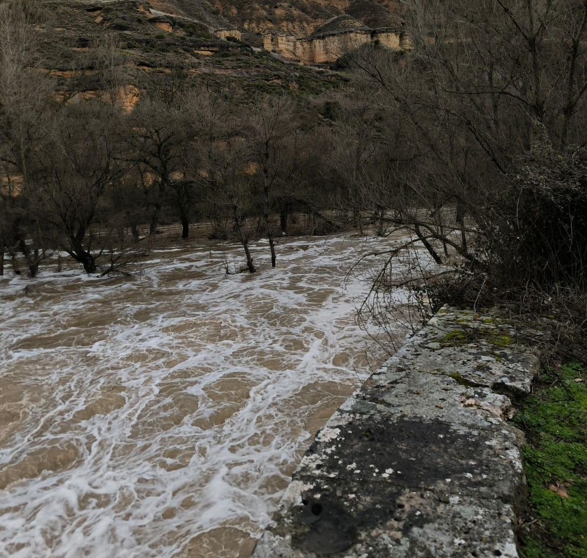 El azud de Humanes en nivel rojo