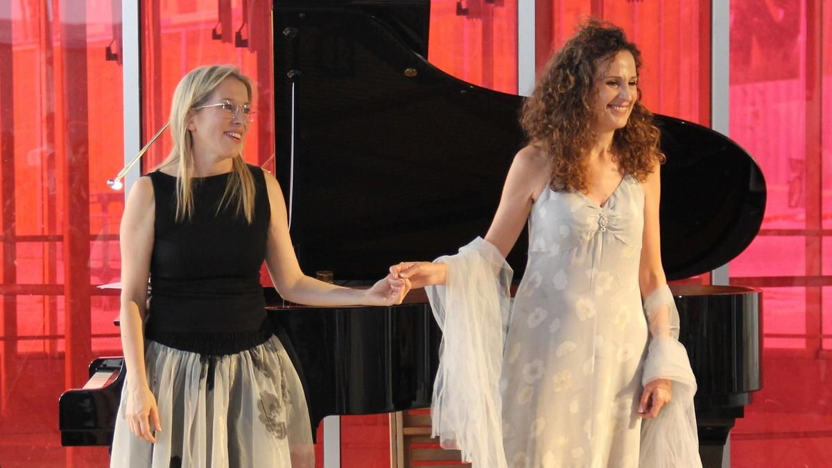Marta Arce y Marta Teijido llevan la lírica y el alma leonesa al Teatro de La Bañeza