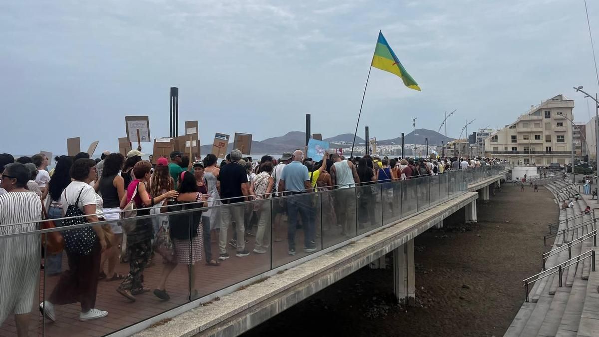 Más de 10.000 personas muestran su rabia en Las Palmas de Gran Canaria en defensa de la democracia real