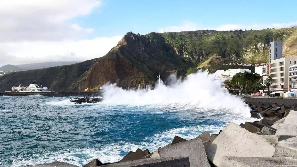 Activado el aviso amarillo por olas de  4 a 5 metros en La Palma