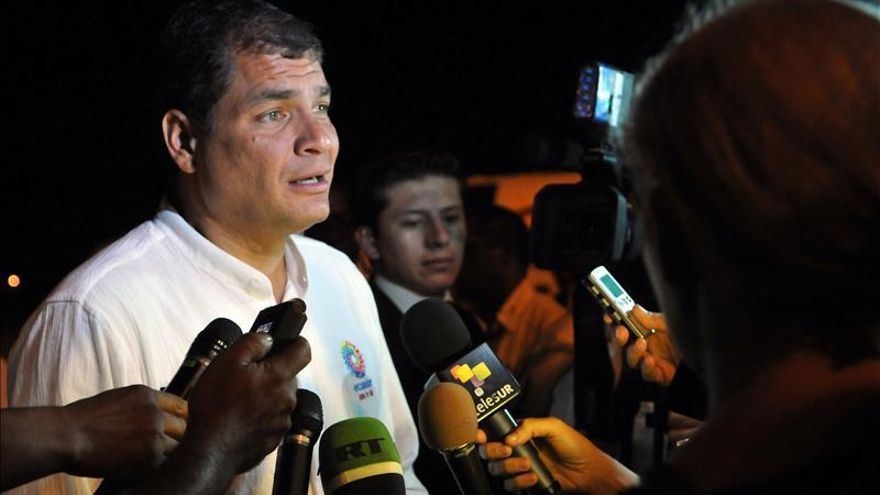 Correa cree que América Latina debe protestar si EEUU negó el paso al avión de Maduro