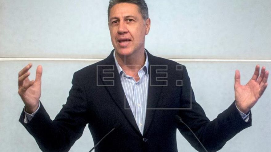 Albiol cree que Torrent hace el "ridículo" al someterse a abogados de Sànchez