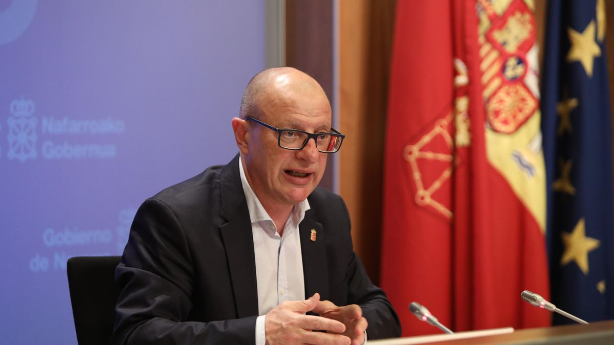 Archivo - El consejero de Educación, Carlos Gimeno