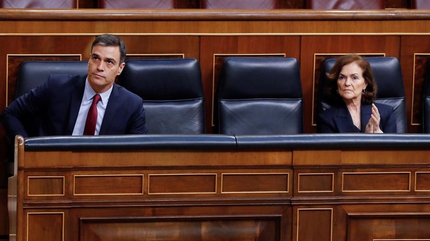 El presidente del Gobierno, Pedro Sánchez y la vicepresidenta primera, Carmen Calvo.