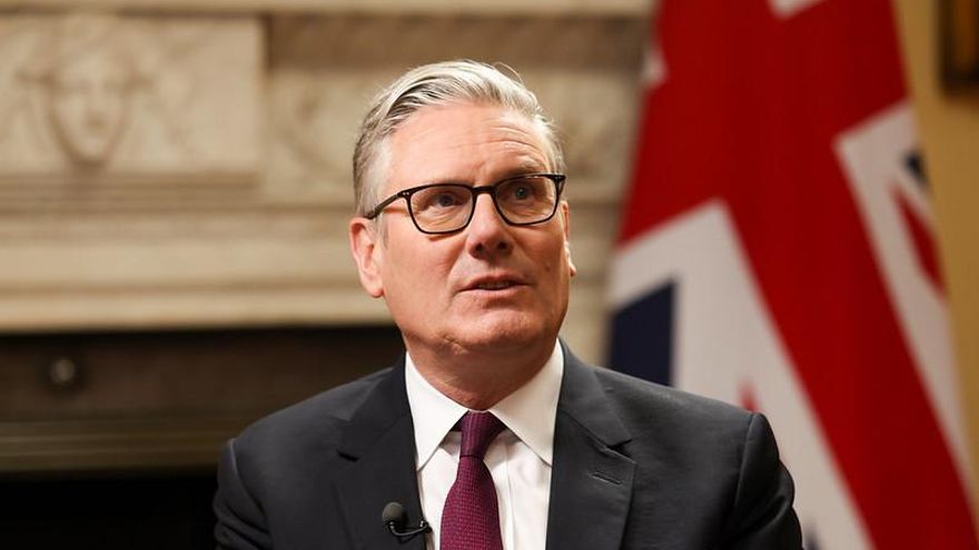 Starmer aguanta la presión por el nombramiento del embajador amigo de Epstein entre críticas de diputados laboristas