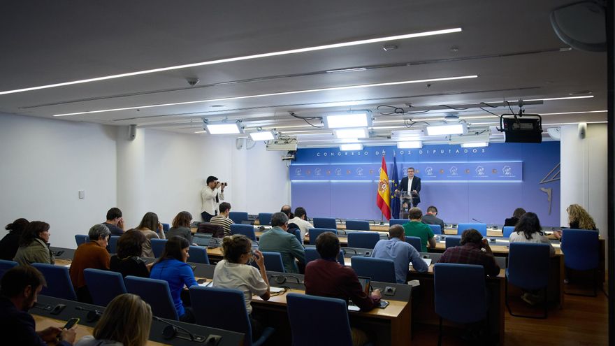 Asociaciones de periodistas condenan el "incidente" provocado por Javier Negre en el Congreso