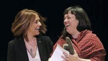Lolita Bosch recibe el premio Roc Boronat por una novela sobre el acoso escolar
