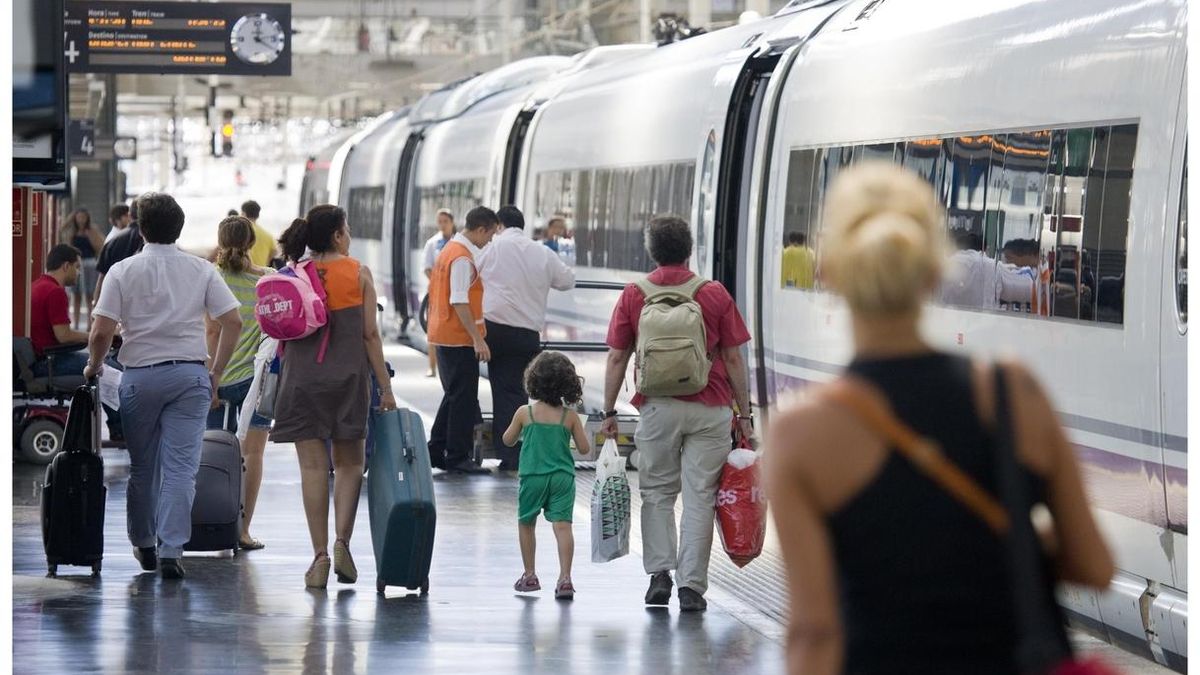 Renfe cancela unos 360 trenes este fin de semana de 'operación retorno' ante los paros de CGT