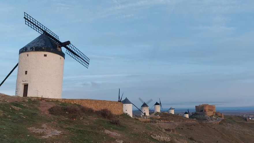 El reto de reparar los molinos manchegos de Consuegra tras el azote del temporal de viento y lluvia