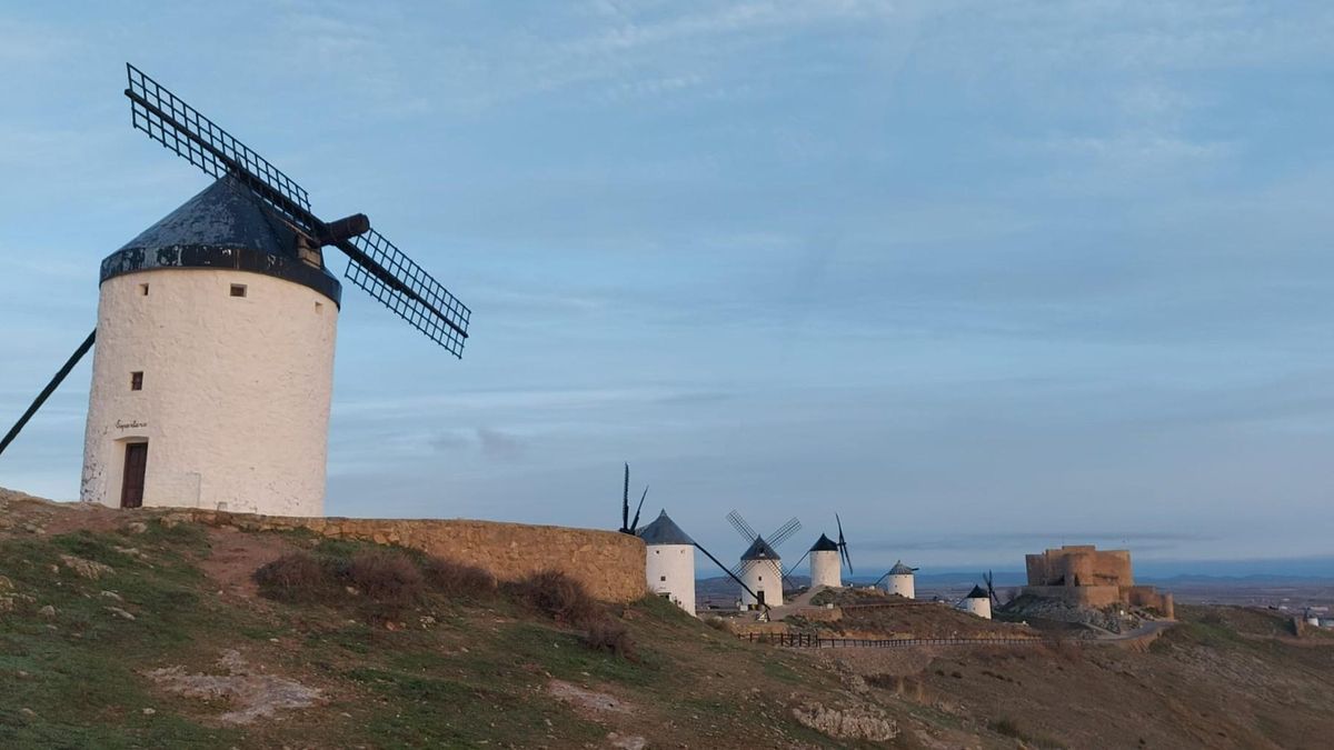 El reto de reparar los molinos manchegos de Consuegra tras el azote del temporal de viento y lluvia