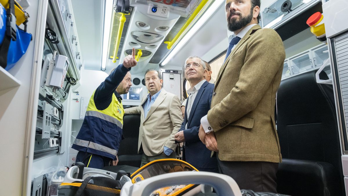 Presentación de la nueva flota de ambulancias del transporte urgente de Cantabria.