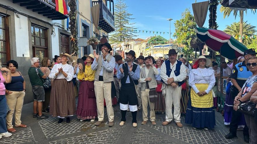 Representantes de Telde ofrendan 500 kilos de fruta y verdura y 100 kilos de gofio a la Virgen del Pino