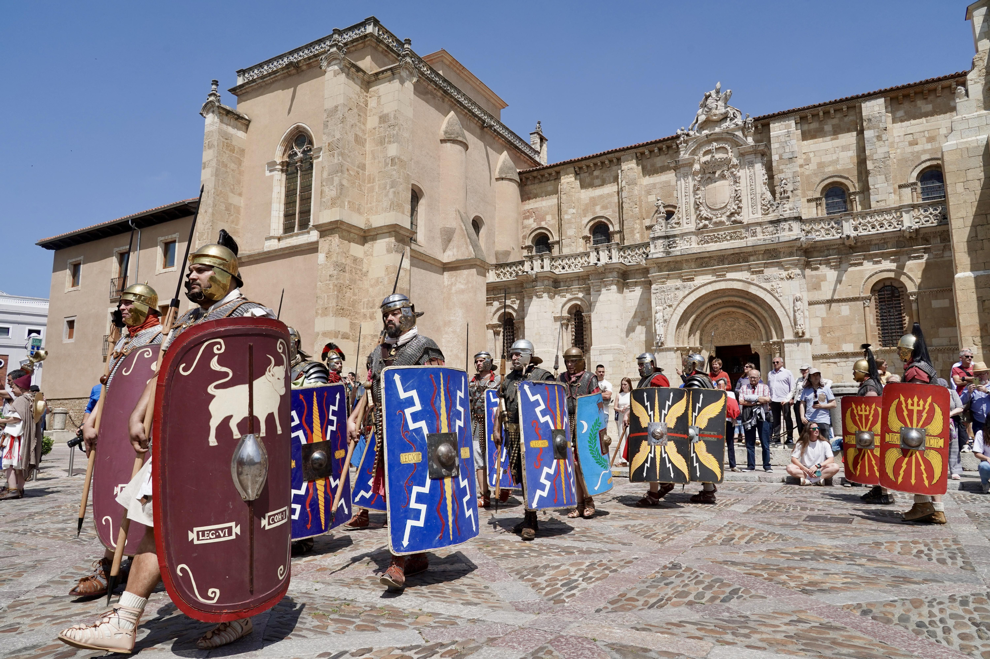 León cierra los actos del 1957.º Natalicio del Águila de la Legio VII con desfiles y la entrega del ‘águila legionaria’