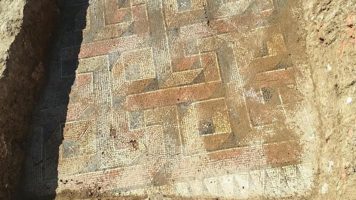 Uno de los mosaicos descubiertos durante la campaña de excavación arqueológica en Qesarat.