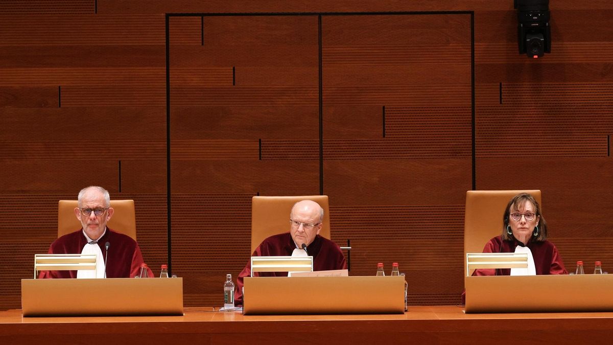 Tres de los jueces del TJUE, donde se ha leído este jueves la sentencia sobre la amnistía