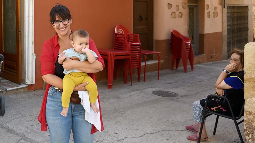 Los jóvenes que se han quedado en estos pueblos también lamentan la falta de pediatras.