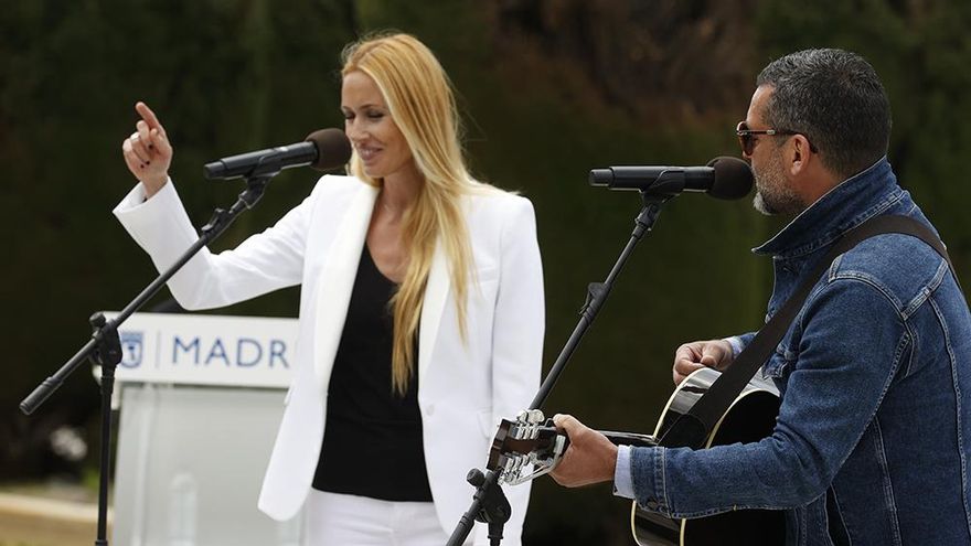 Carolina Cerezuela canta 'Si estuviera en Madrid', el nuevo tema de su dúo como homenaje a la capital