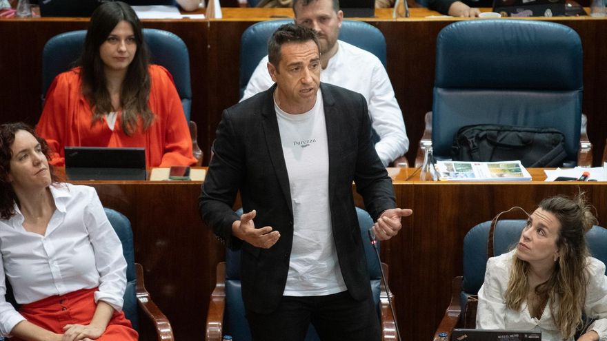 El diputado de Más Madrid en la Asamblea de Madrid Emilio Delgado, durante una sesión plenaria en la Asamblea de Madrid, a 23 de abril de 2026, en Madrid (España).